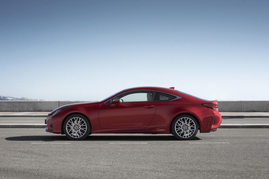  Lexus RC300h 2018 года  (WW) (фото 58 из 139)